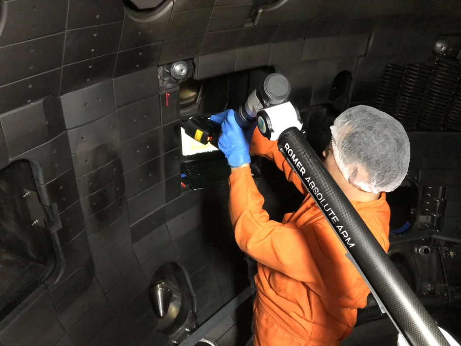 3D scanner capturing a component on site
